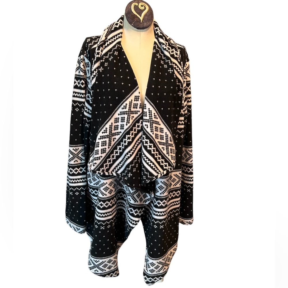 A contemporary   Cascade fleece cardigan for the professional atmosphere. NWOT